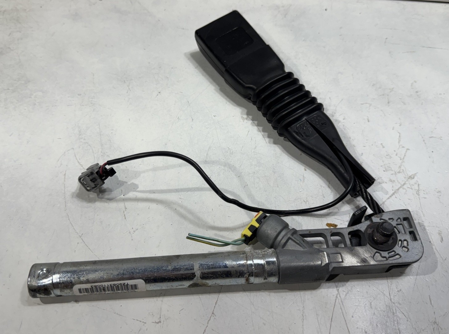 2017 - 2023 Dodge Charger Front Left Driver Seat Belt Buckle Assembly Black OEM