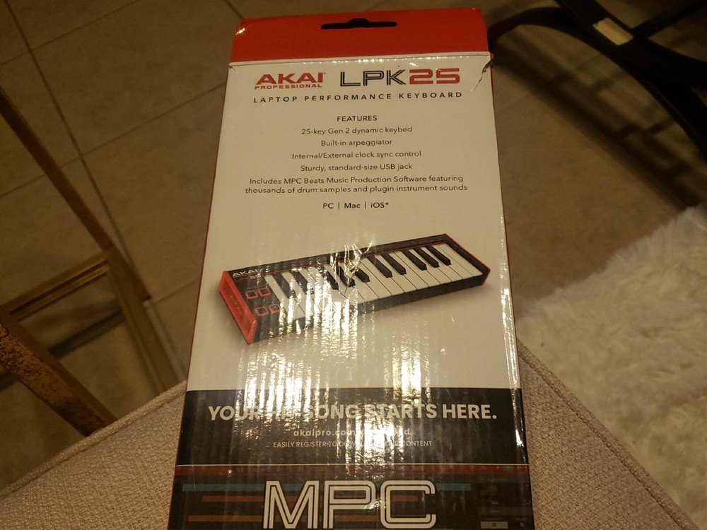 Akai Professional LPK25 MK2 25-Key USB-MIDI Keyboard Controller open box