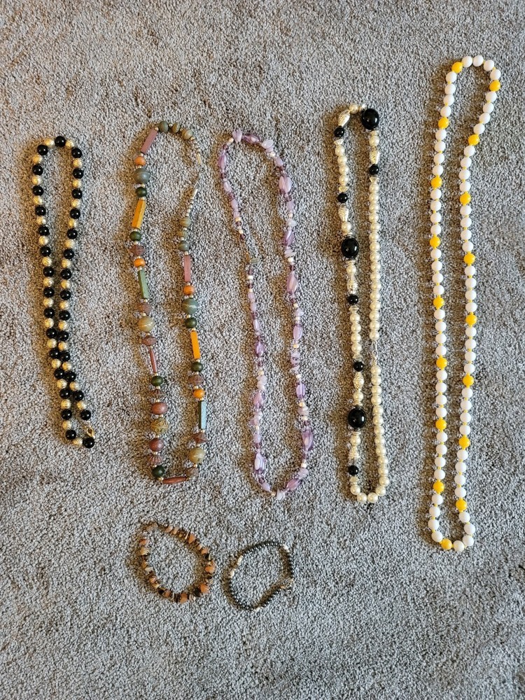 5 Necklaces And 2 Bracelets