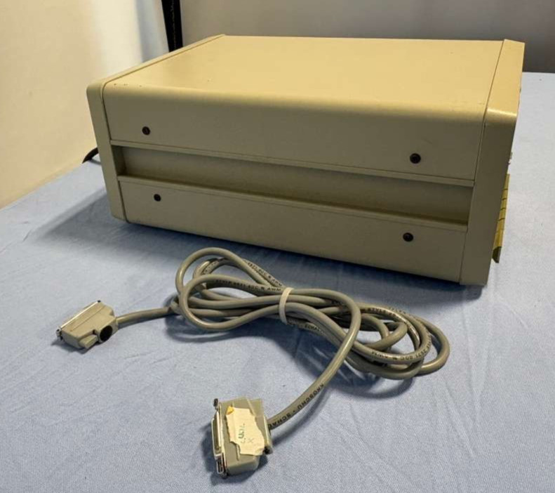 LEP Ludl Electronic Products Interface Controller Chassis 73000101 w/ Modules