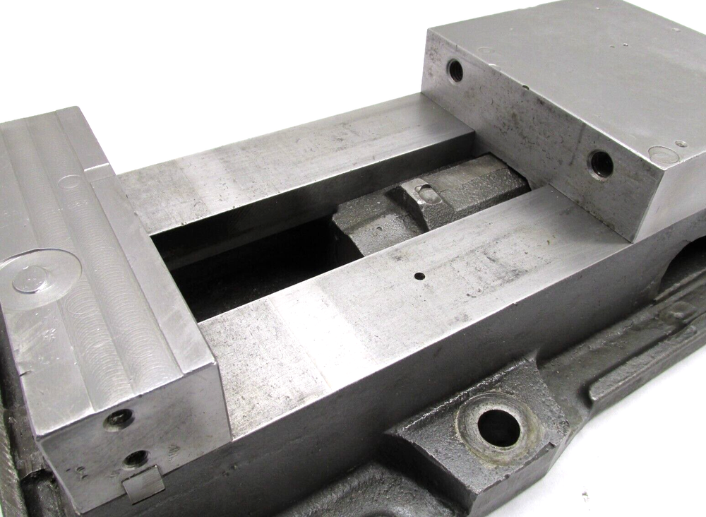 KURT ANGLOCK 6" MILLING MACHINE VISE - #D60