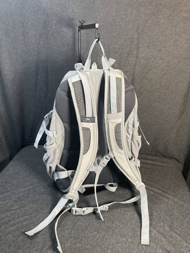 OZARK TRAIL KACHEMAK GREY SILVER 36L DAYPACK / BACKPACK