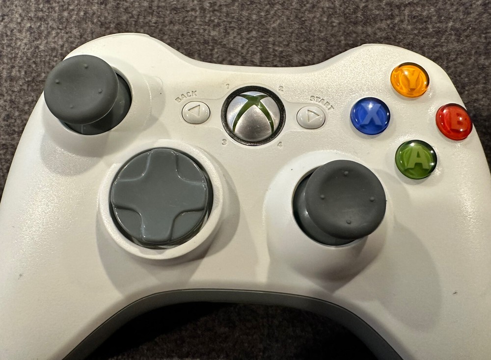 Official Microsoft Xbox 360 White Controller! Works Great! Fast Ship! Authentic!