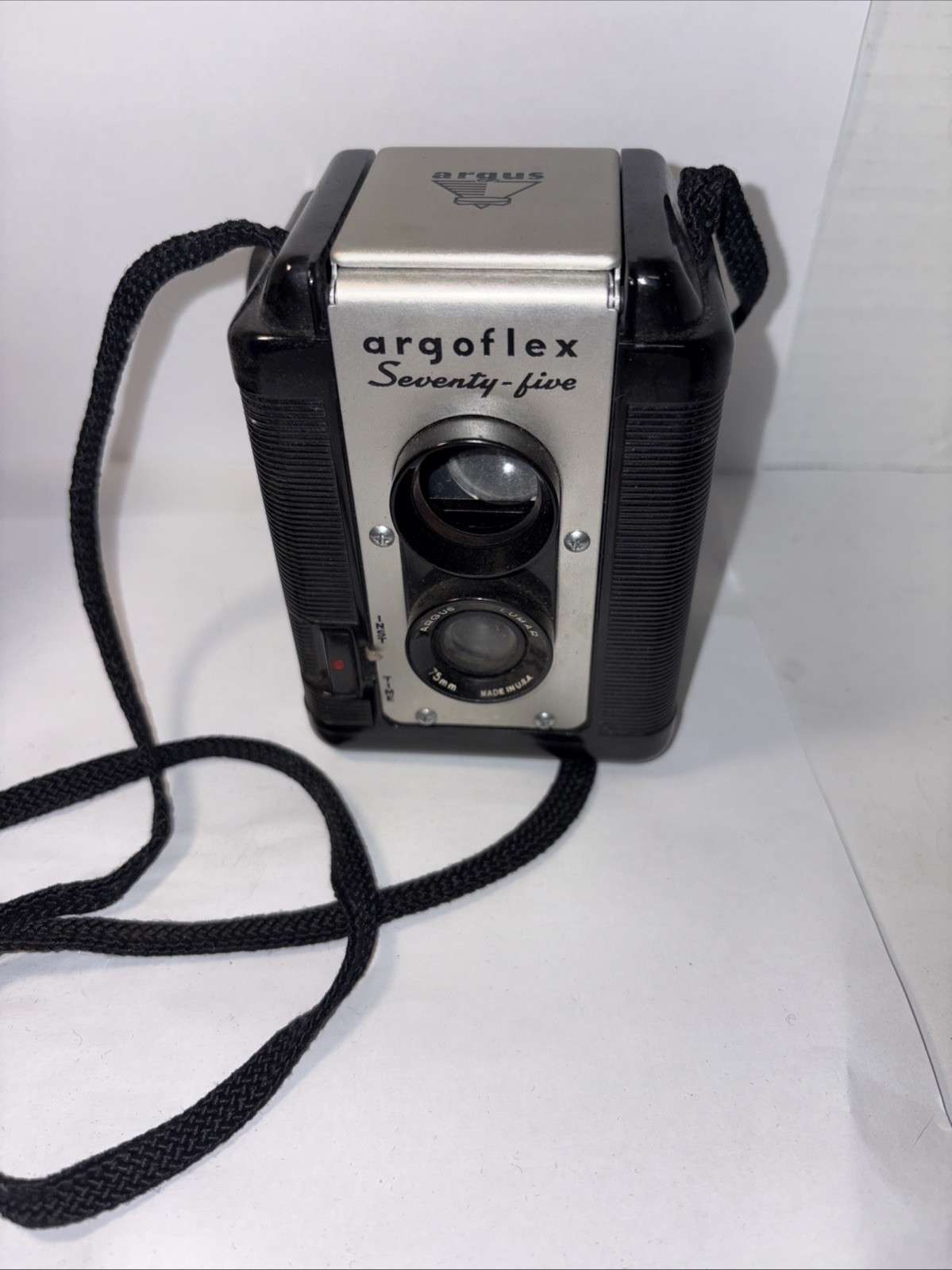 Argus Argoflex Camera Seventy Five 75 mm Camera w/Flashholder And Case Untested