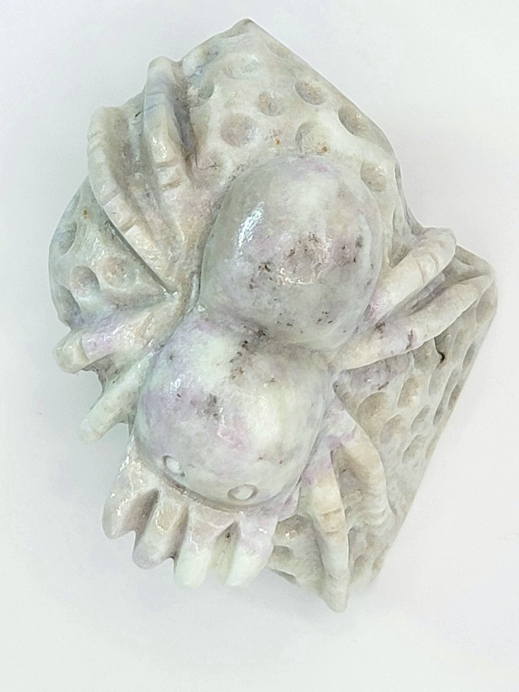 Hackmanite Spider Carving- UV Reactive- WYSIWYG