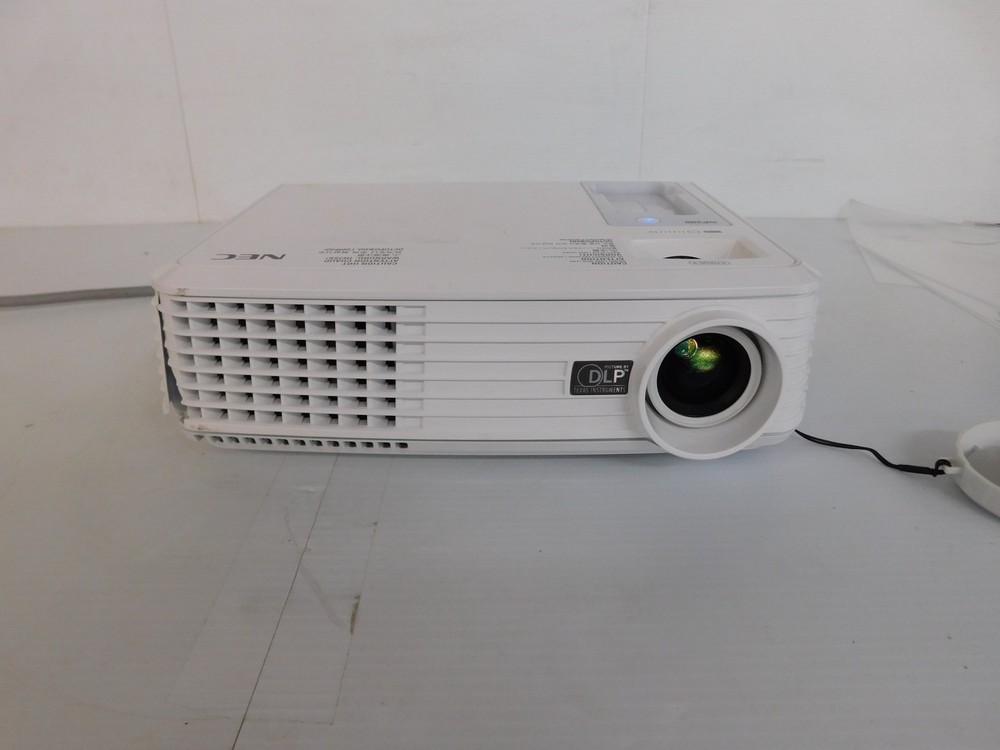 ^^ NEC MODEL NP200 PROJECTOR - NO REMOTE (SSP78)
