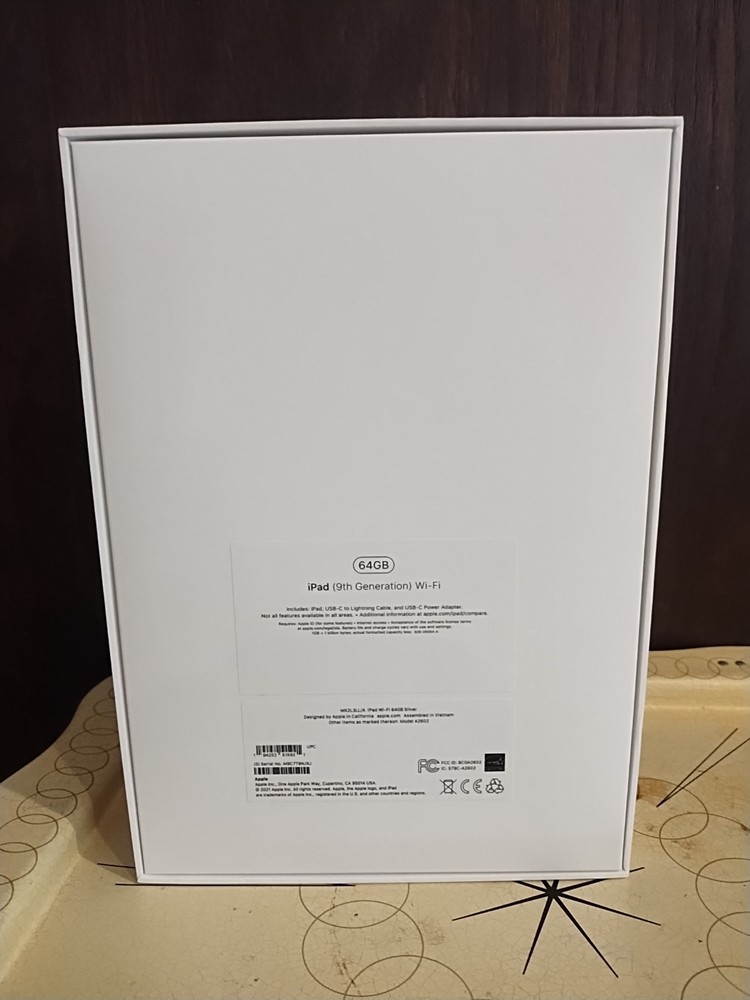 iPad 9th Generation Wi-Fi 64GB Silver Gray (EMPTY BOX ONLY)