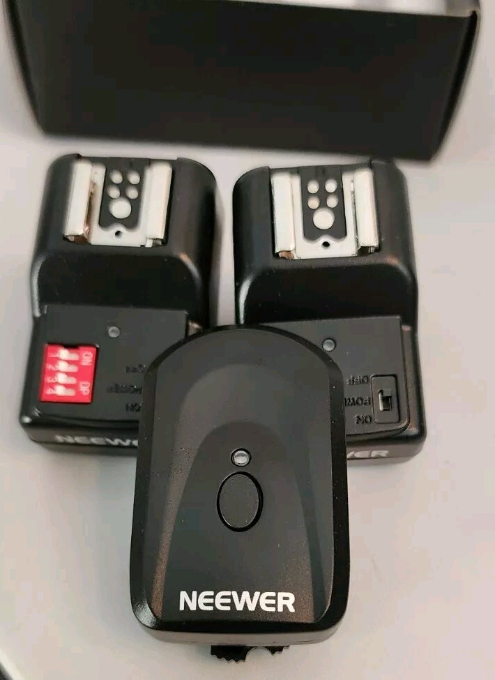 NEEWER FM RADIO TRIGGER DIGITAL RADIO SPEEDLIGHT TRIGGER