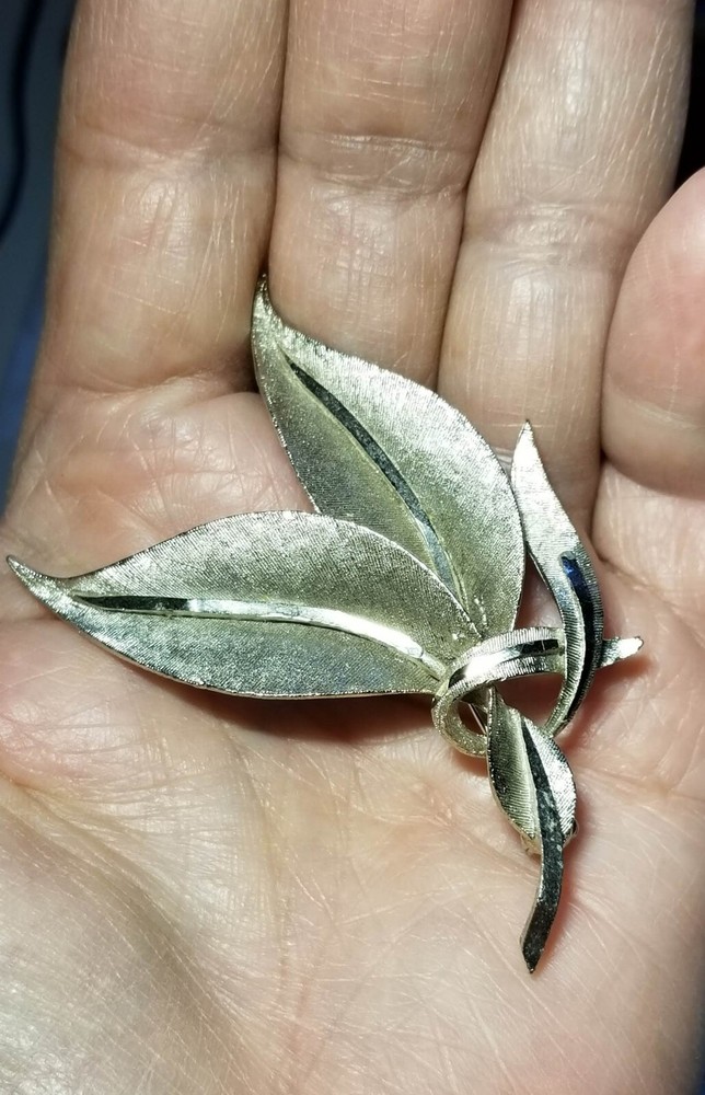 BSK Textured Silver Tone Leaf Spray Brooch/Pin