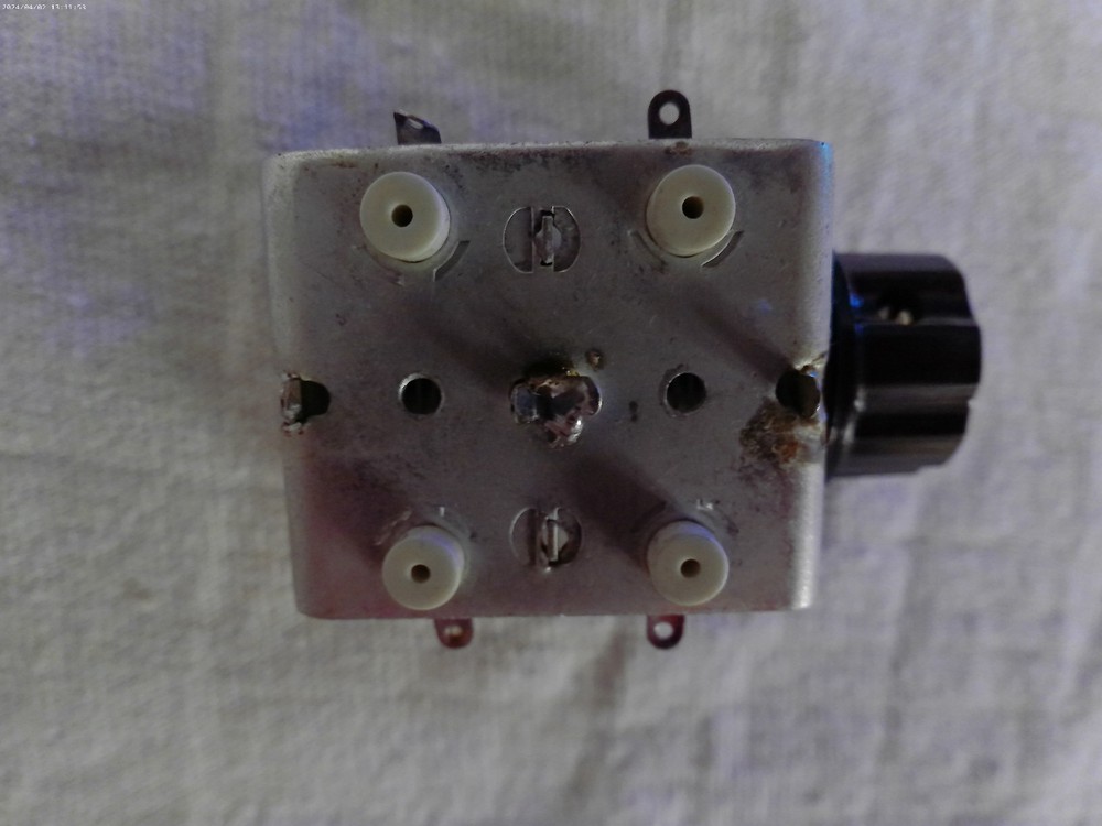 NICE WIDE SPACED CAPACITOR DUAL SECTION 5 TO 50PF PER SECTION (100PF TOTAL)