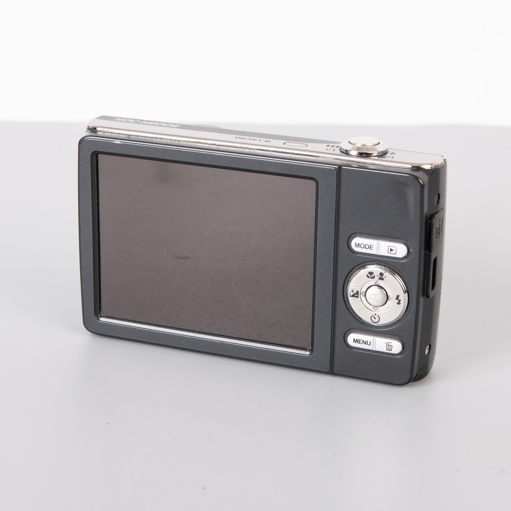 Hitachi HDC-14100E - 14MP Digital Compact Camera, Charger, Battery, Strap