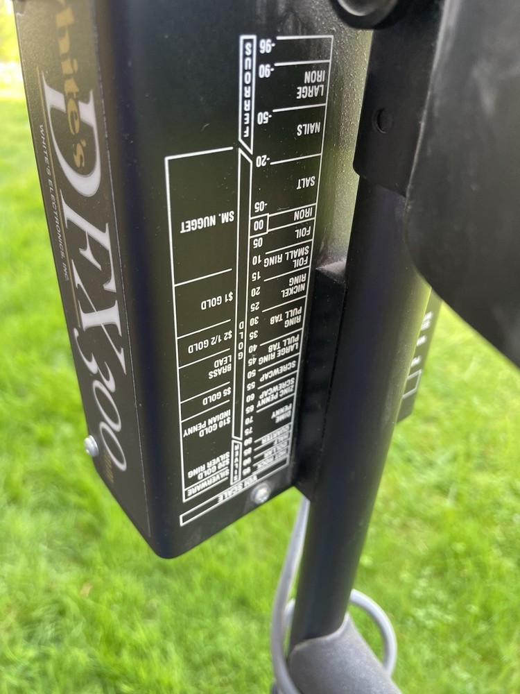 Whites DFX 300 Metal Detector.