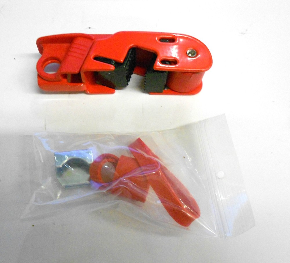 MASTER LOCK GRIP TIGHT BREAKER LOCK OUT, 493B