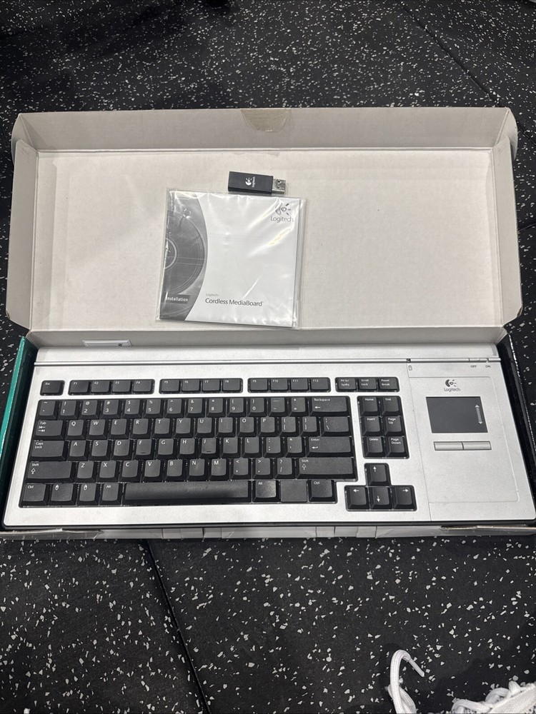 Logitech Cordless MediaBoard Keyboard SILVER for Playstation 3 OPEN BOX PS3 PS/3