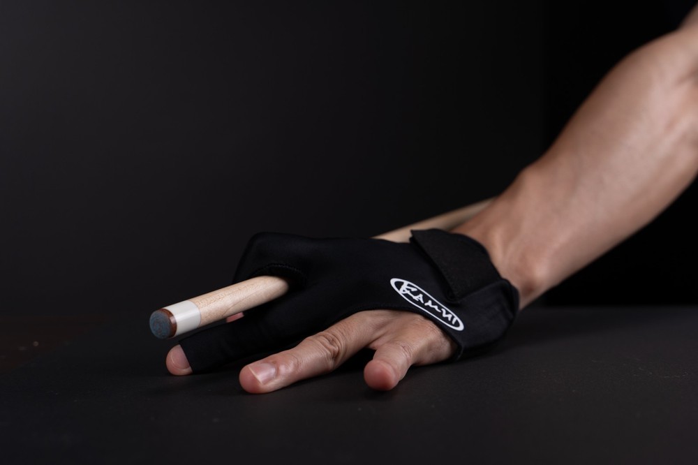 1 Kamui QuickDry 2024 Cue Glove - Black (Medium)
