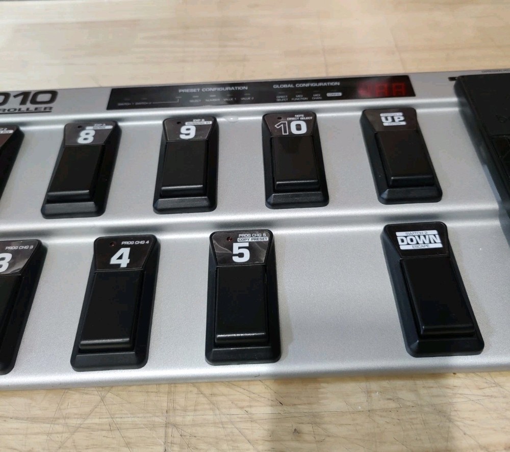 Behringer FCB1010 MIDI Foot Controller