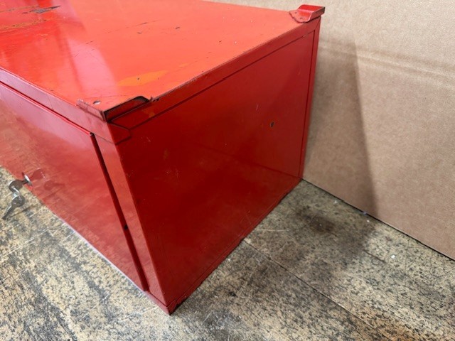 Vintage DAYTON 3 Drawer Intermediate Middle Tool Box Toolbox With Keys