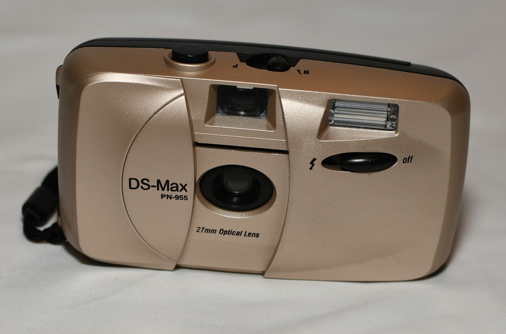 Used DS-Max Silver Camera (PN-955) 35mm Optical Lens w/ Optional Flash