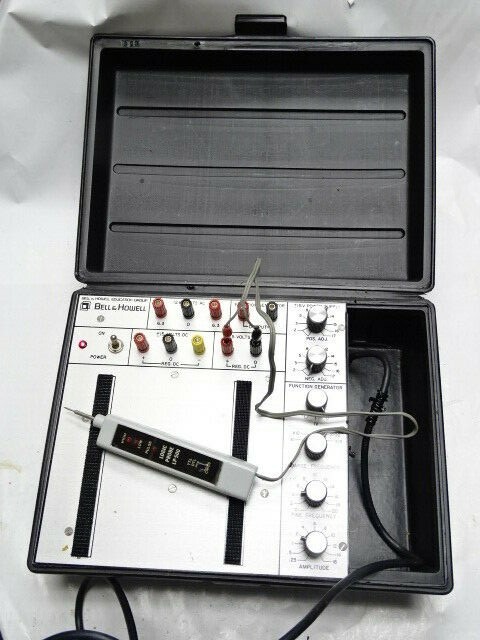 Vintage BELL & HOWELL CONSOLE 80 in Hard Case w/ Logic Probe