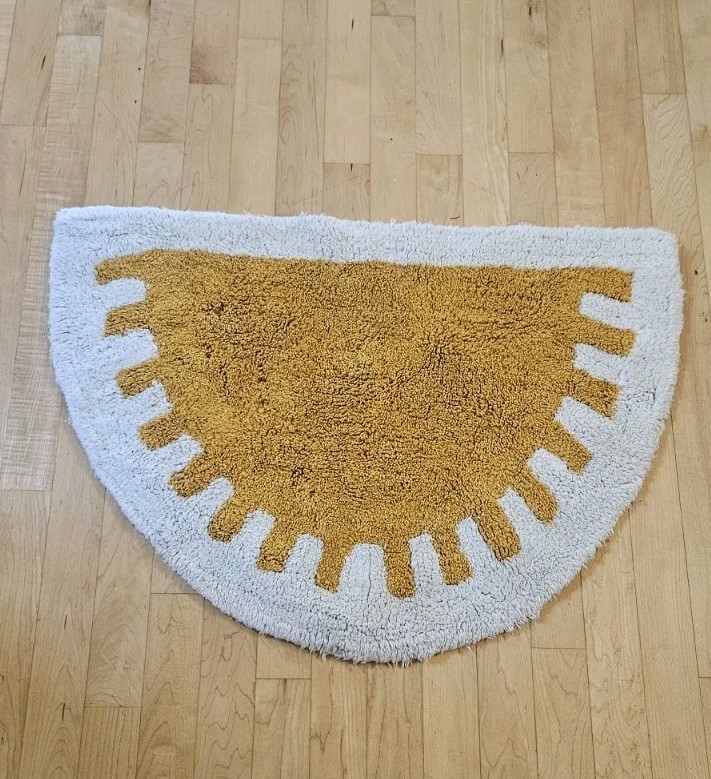 Sugar Studio Sunshine Bath Mat Crescent 20"X28" Excellent Condition