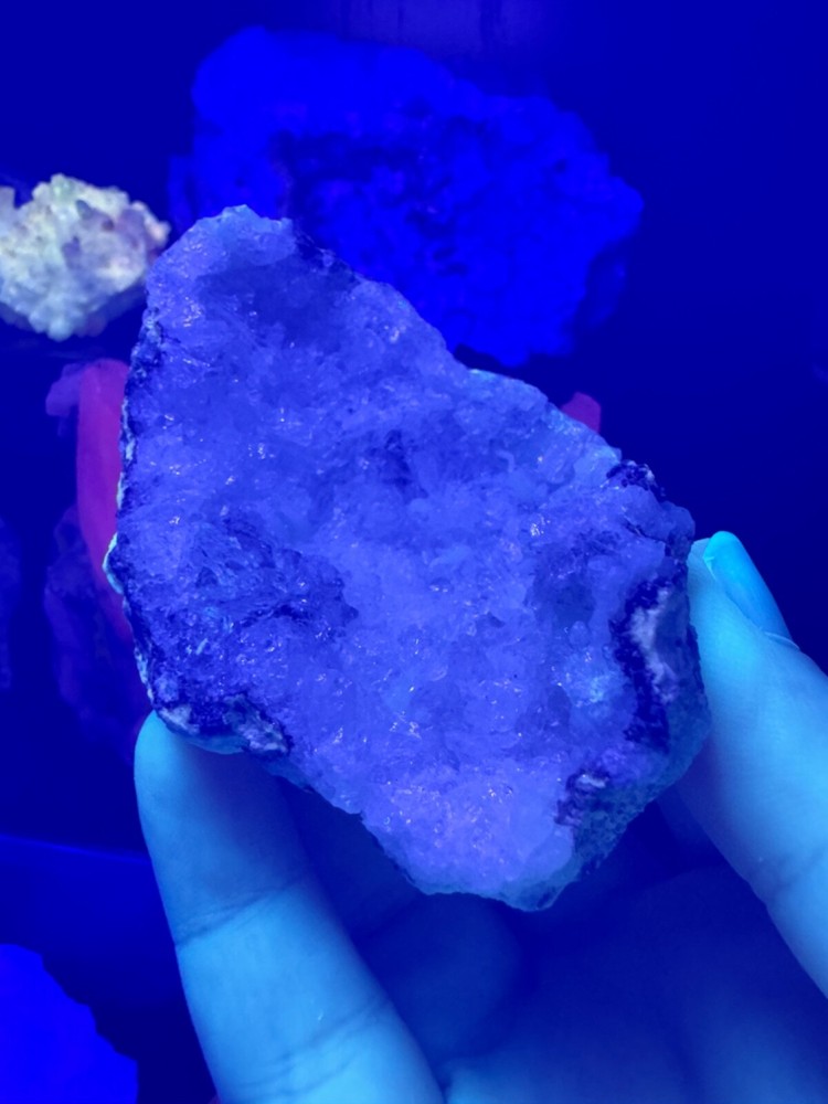 Highly Fluorescent Geode (shortwave) Trancas, Chihuaha, MX 92g