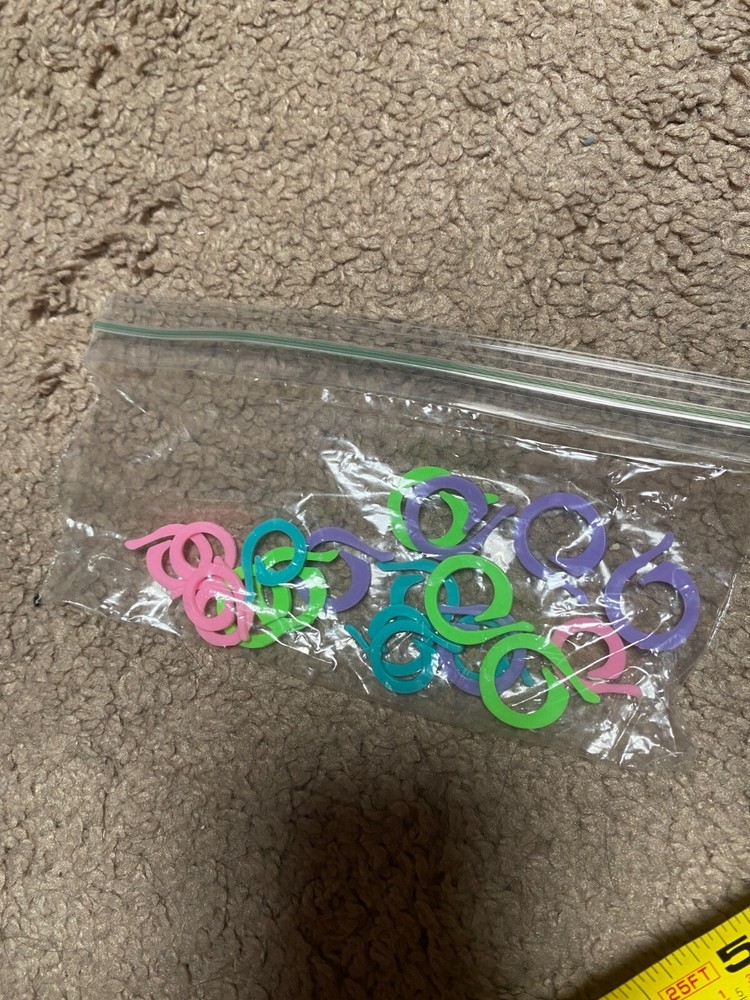 20 Plastic Crochet Locking Stitch Marker Counting Ring Mark Circle Knitting Tool