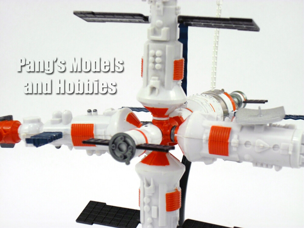 Mir Space Station Space Adventure Kit by NewRay - Assembly Required