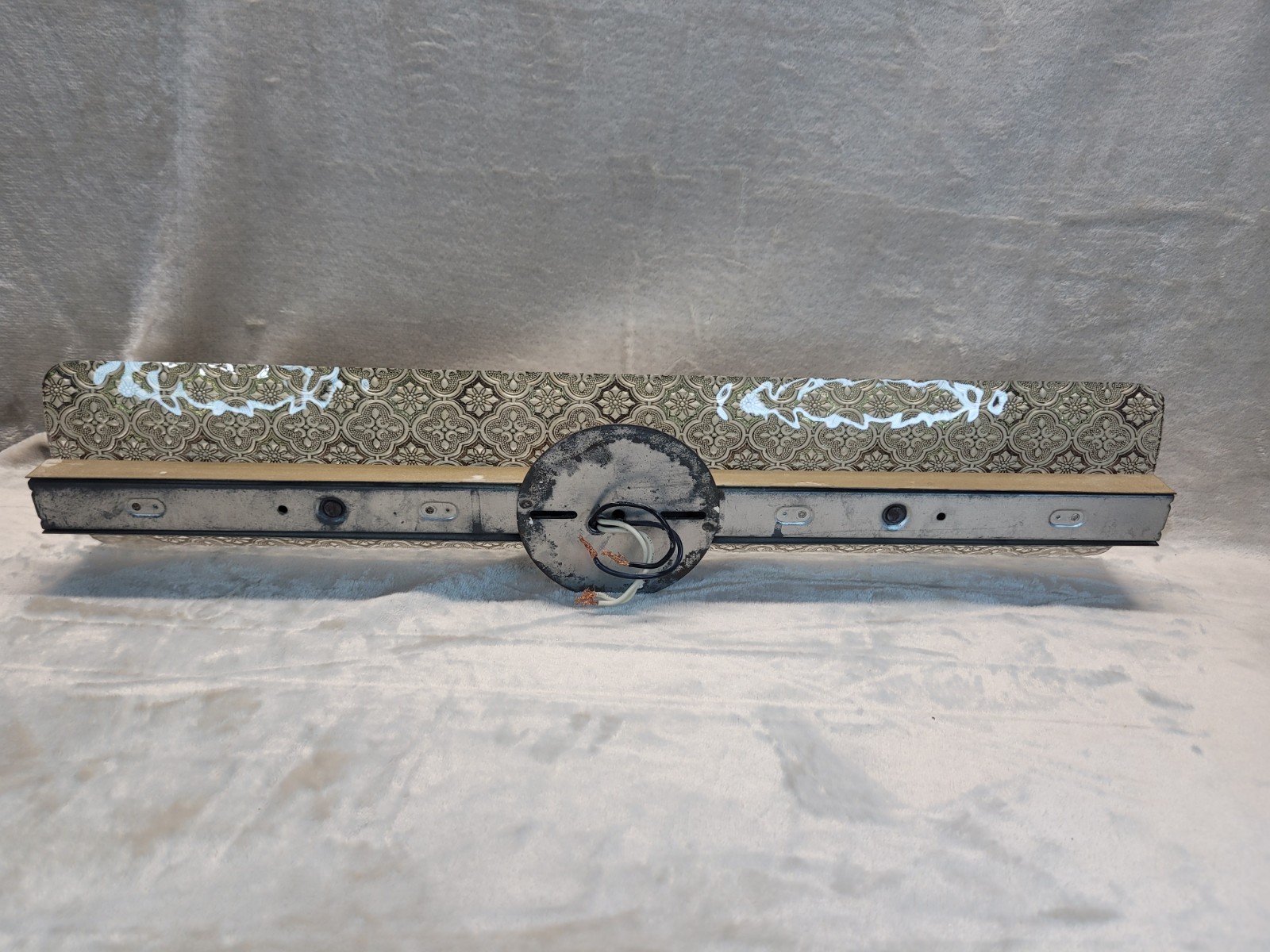 Vtg Bathroom Vanity U Bar 4-Light Fixture Glass Gold Overlay Quatrefoil Curved