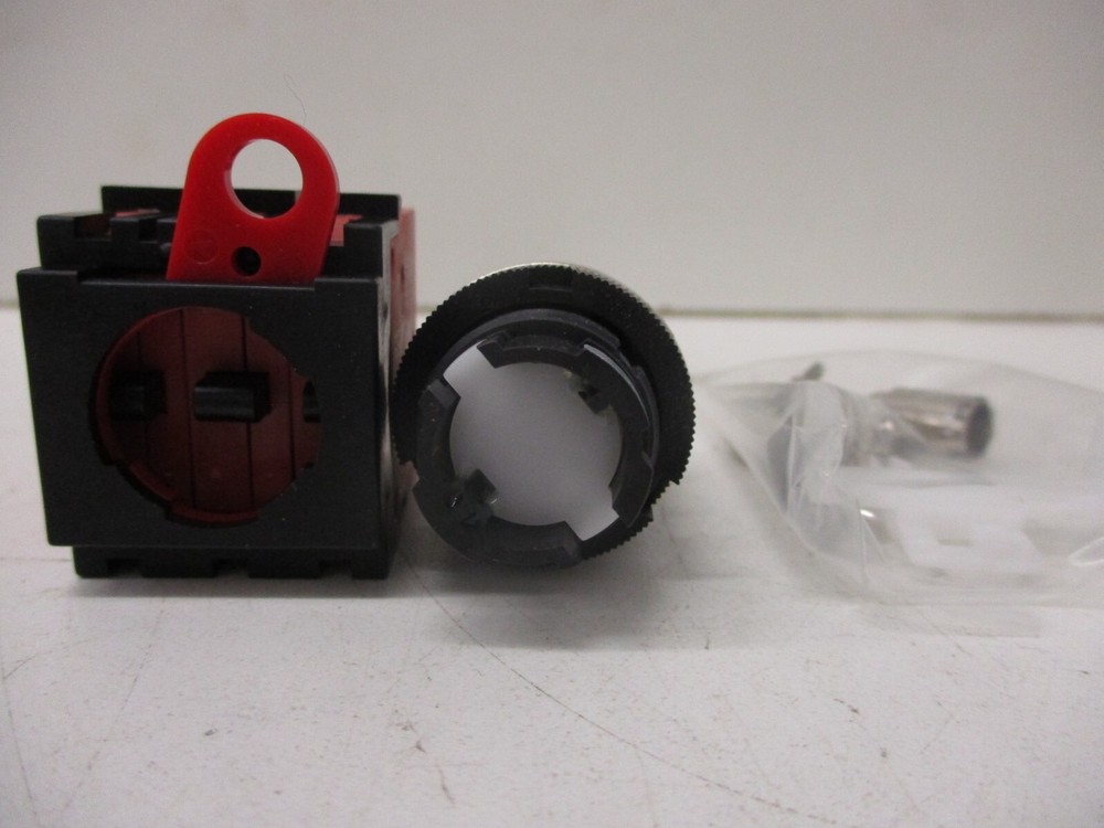 *NEW* OMRON A22TK-2LL-03-K01 SAFETY KEY SELECTOR SWITCH