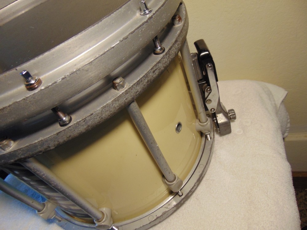 YAMAHA SFZ MARCHING SNARE DRUM w/ CASE
