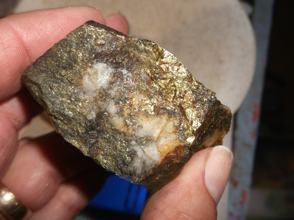 Gold, silver, copper, 197 grams samples ,ore high grade .