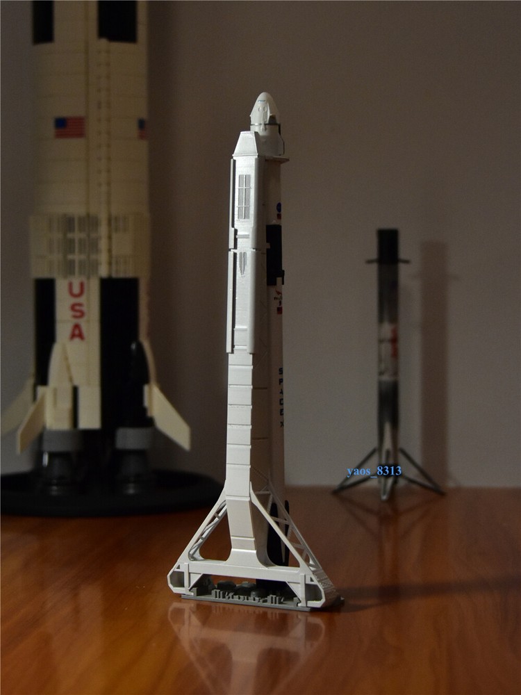 1:233 Scale SpaceX Model Falcon 9 Dragon Aerospace with Launch Tower