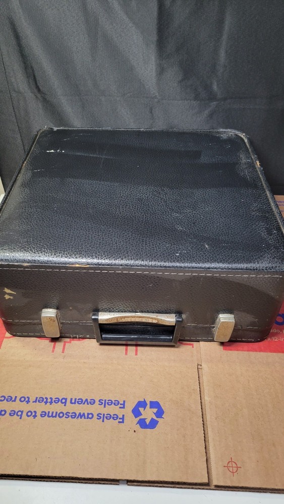 ADLER J5 TYPEWRITER NOTE WITH CASE