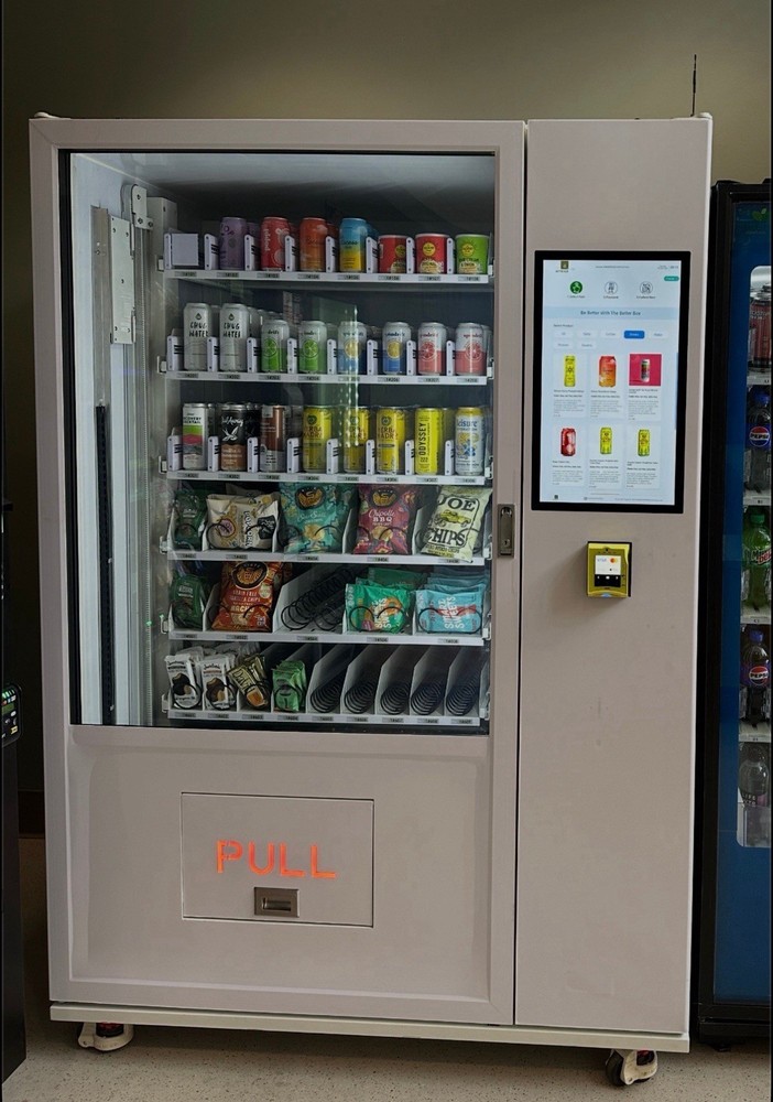 Large Capacity Modern Vending Machine With LCD Screen