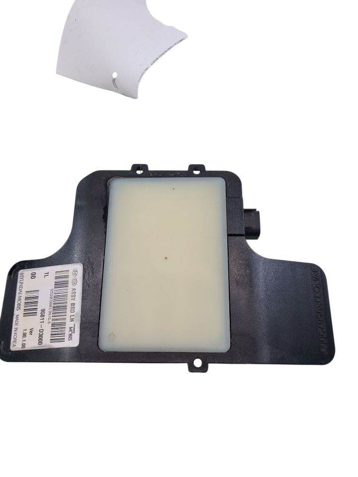 Used Blind Spot Detection System Warning Control Module fits: 2016 Hyundai Tucso