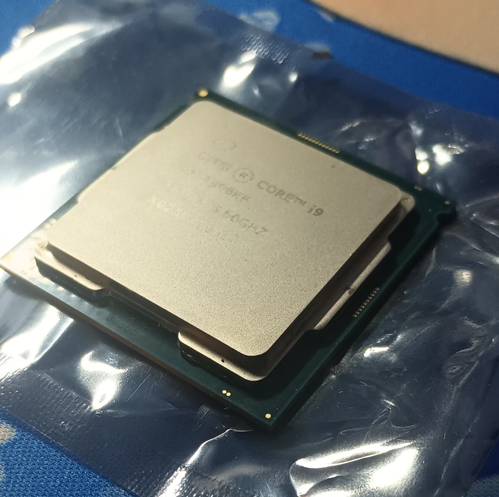 Intel Core i9-9900KF SRG1A 3.60GHz Desktop CPU Processor Core i9 9th Gen