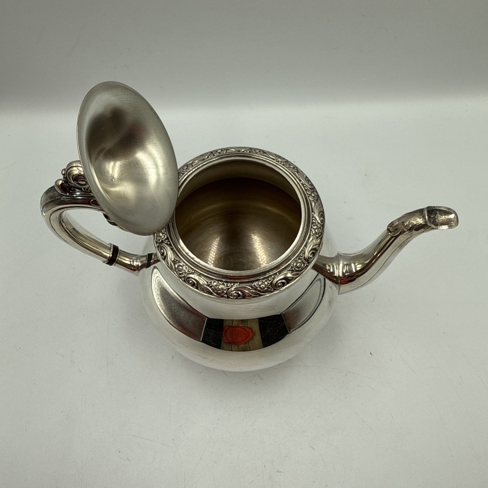 Queen Bess Tea Pot Tudor Plate Oneida Community Free Shipping