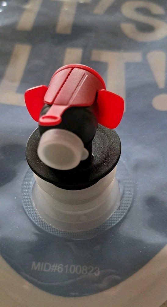 It's Lit! Reusable Wine Dispensing Pouch NWT