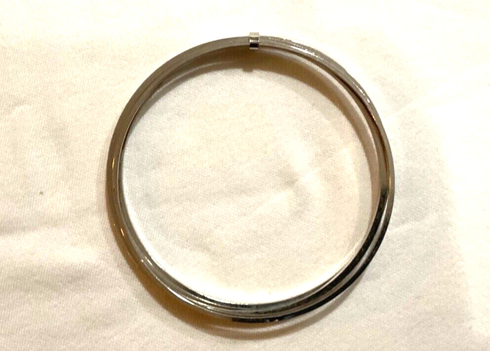 VINTAGE SILVER TONE BRUSHED GLITZY TRIPLE BANGLE BRACELET