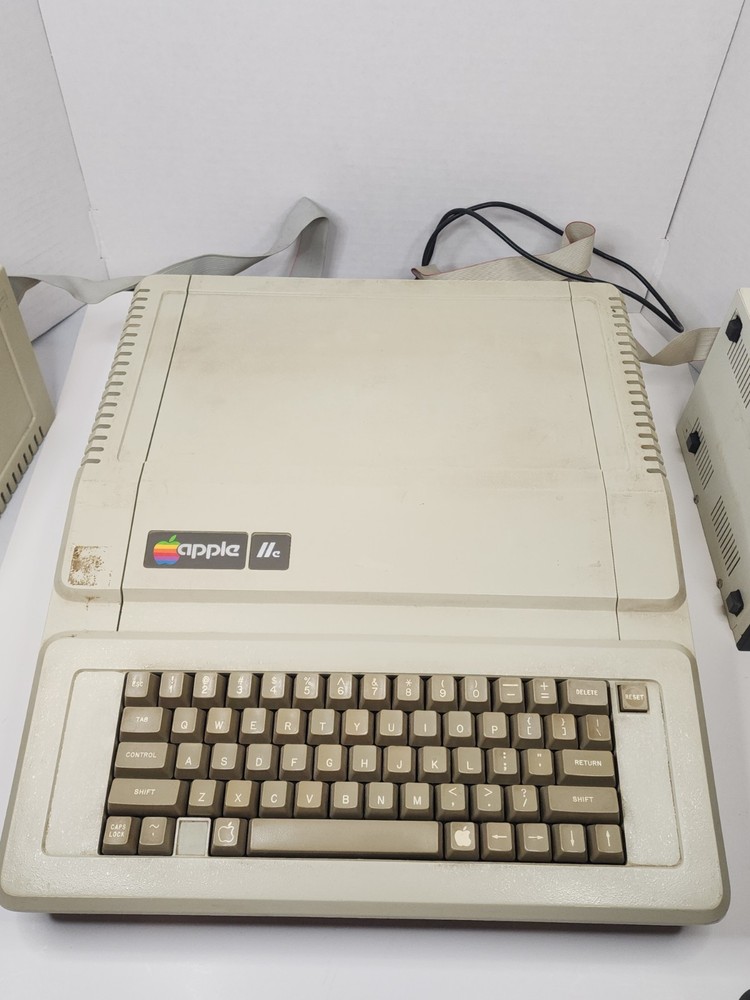 Vintage Apple IIe A2S2064 Computer w/ 2 Disk Drives Powers On