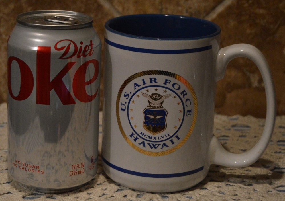 US AIR FORCE HAWAII MUG~BLUE INTERIOR~4 1/2" TALL~EUC