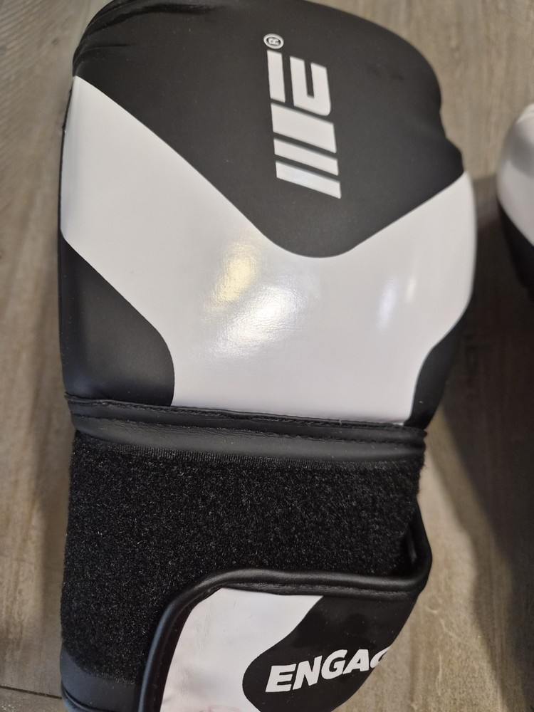 Engage Boxing Gloves 16oz Used