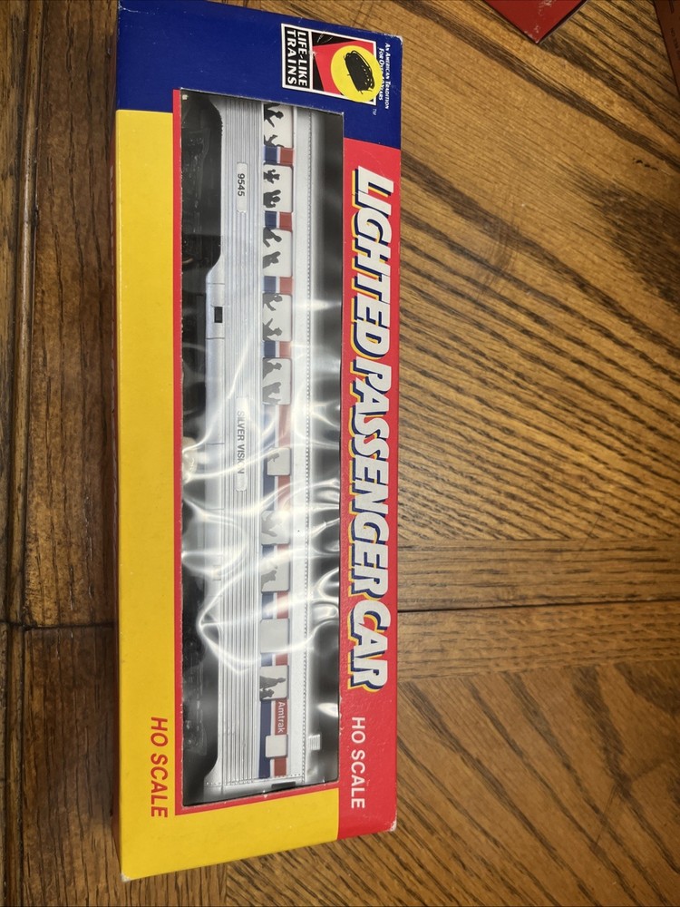Life Like Trains HO Scale Lighted Passenger Car
