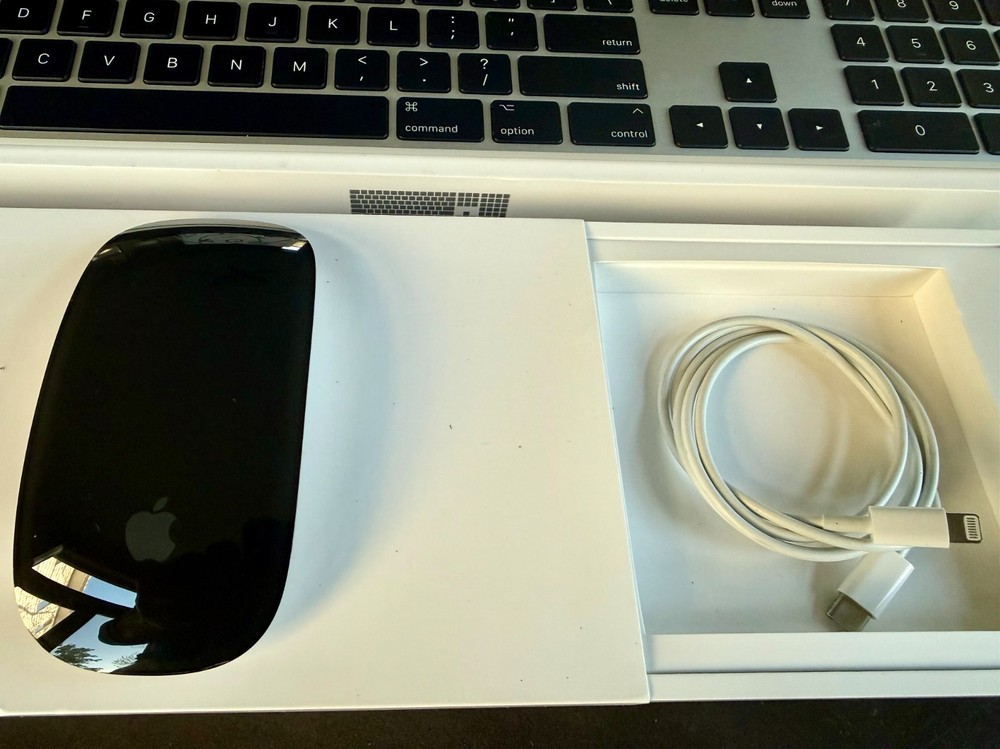 Apple A1843 Magic Wireless Bluetooth Keyboard and A1657 Magic Mouse 2 Combo