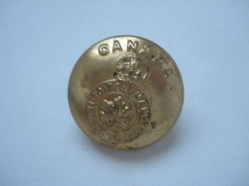 WWII CANADA COAT BUTTON ~ WATERBURY