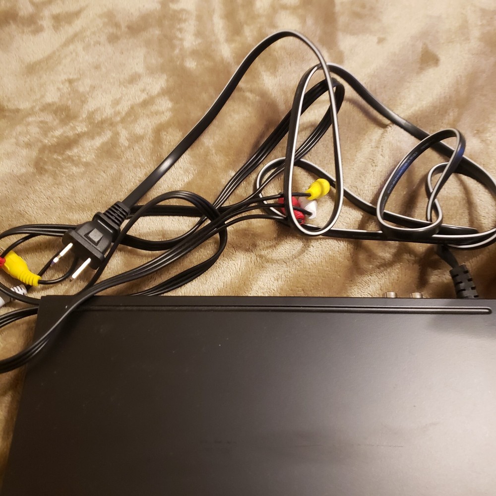 LG DVD/CD Player DP132 With USB Includes AV Cable Instructions Box (No Remote)