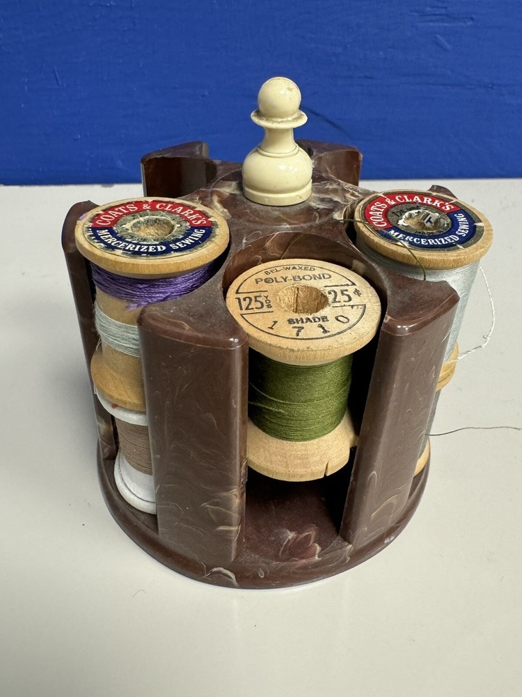 VTG Brown Plastic Sewing Thread Caddy 6 Spools Included Coats & Clark's *read*