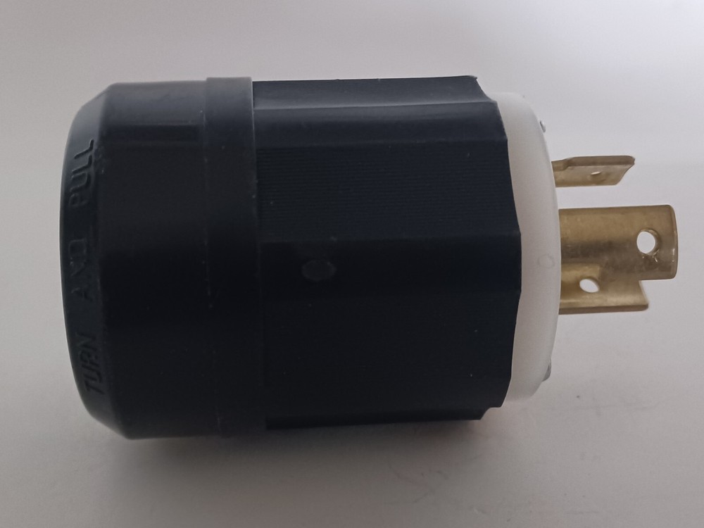 Leviton 2611, 2 Pole 3 Wire Grounding Locking Plug