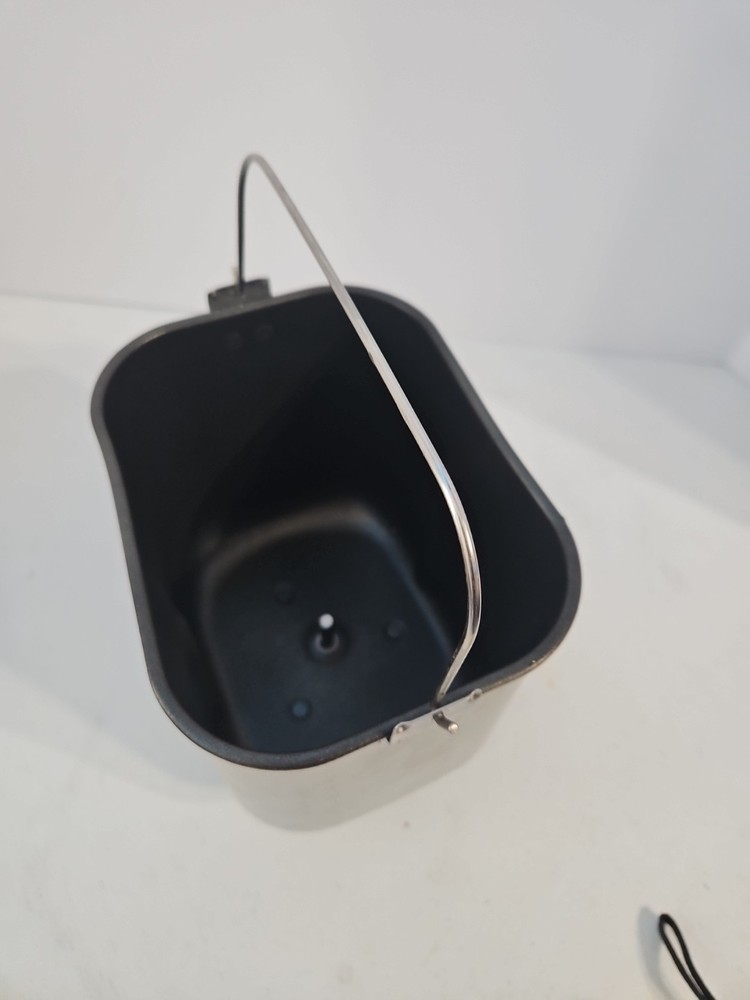 Sunbeam Model 5891 Bread Maker Machine Pan NO PADDLE Good Condition Replacement