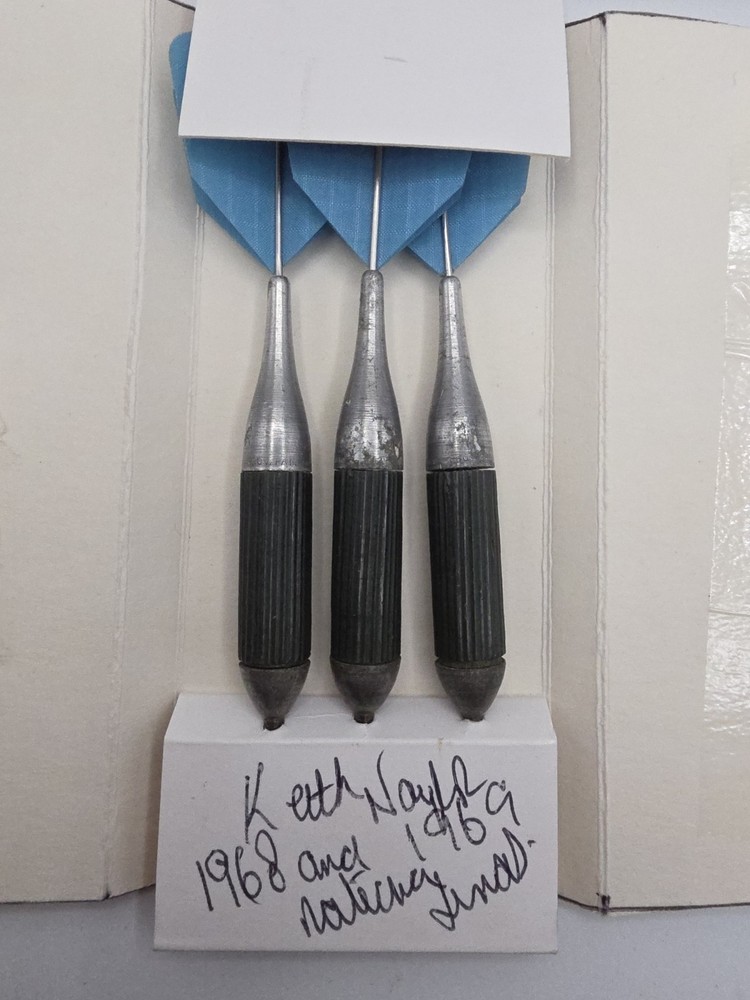 Vintage Dorwin True Balance Darts Set